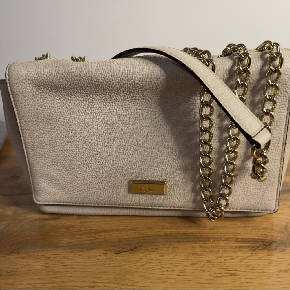 Kate Spade Cream Crossbody Bag, Adjustable straps, Gold Chain & Hardware - Picture 4 of 9